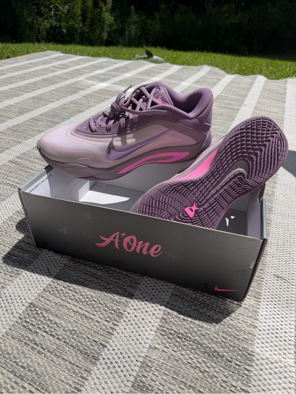 Nike Women's Lavender and Pink Athletic Sneakers